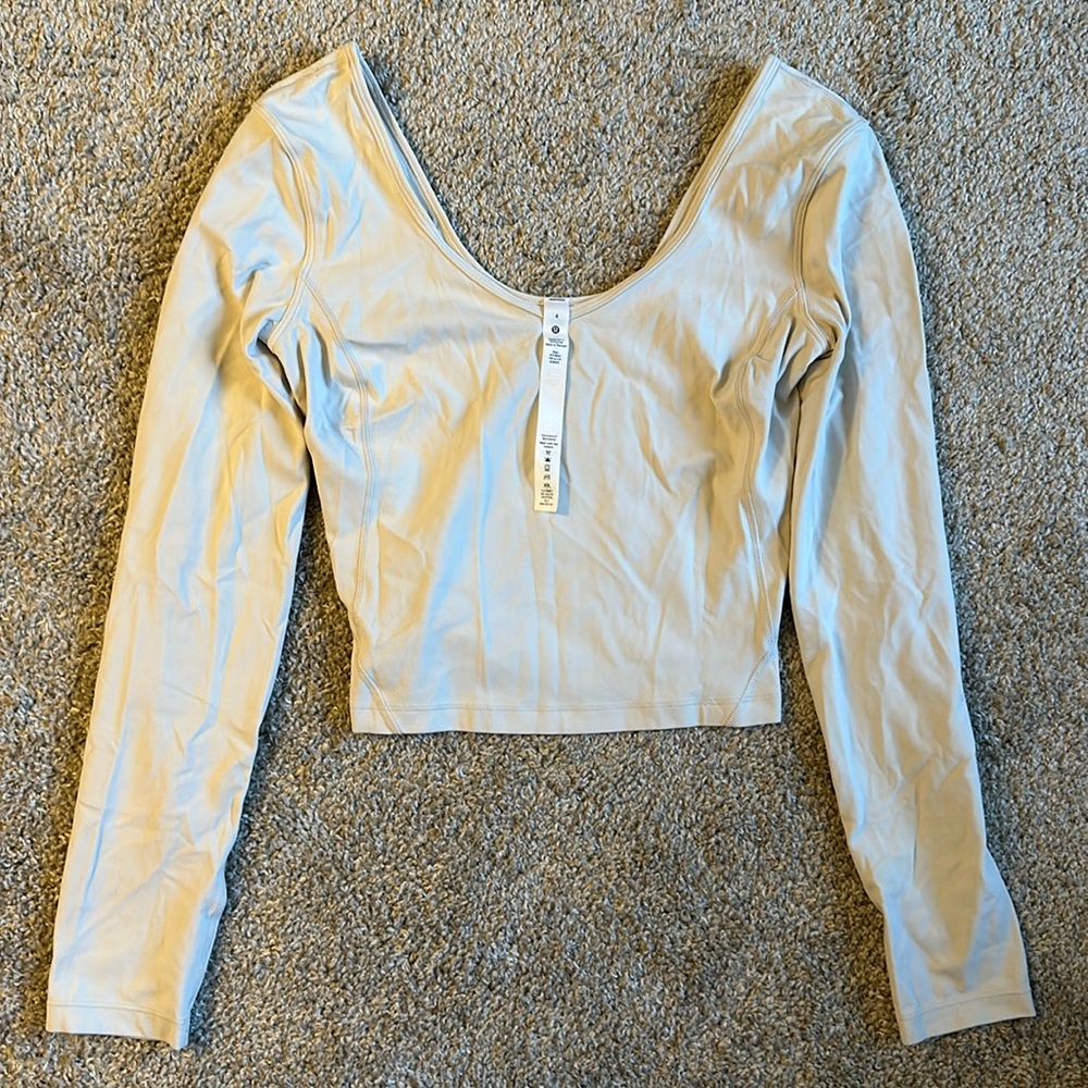 Lululemon cropped align long sleeve in cream/ white size 4